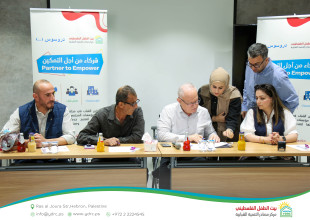 مركز مصادر يوقّع اتفاقيات مشروع "شركاء من أجل التمكين" مع المؤسسات الشريكة في الخليل
