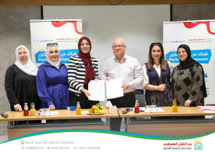 مركز مصادر يوقّع اتفاقيات مشروع "شركاء من أجل التمكين" مع المؤسسات الشريكة في الخليل