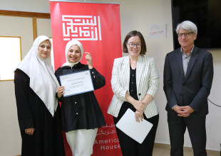 اختتام دورة "English for Business" ضمن أنشطة البيت الأمريكي في الخليل وتخريج المشاركين