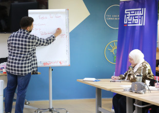 انطلاق تدريب "English For Travel" في البيت الأمريكي بمركز مصادر التنمية الشبابية