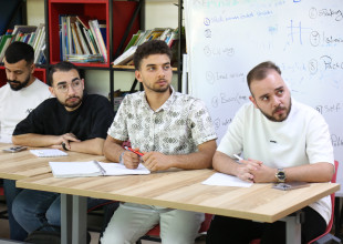 انطلاق تدريب "English For Travel" في البيت الأمريكي بمركز مصادر التنمية الشبابية