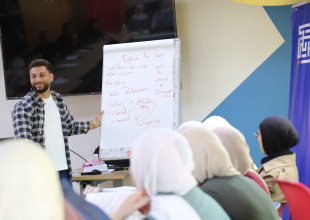 انطلاق تدريب "English For Travel" في البيت الأمريكي بمركز مصادر التنمية الشبابية