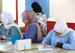 انطلاق تدريب "English For Travel" في البيت الأمريكي بمركز مصادر التنمية الشبابية