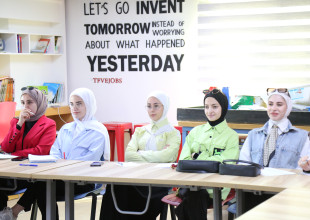 انطلاق تدريب "English For Travel" في البيت الأمريكي بمركز مصادر التنمية الشبابية