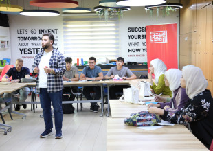 انطلاق تدريب "English For Travel" في البيت الأمريكي بمركز مصادر التنمية الشبابية