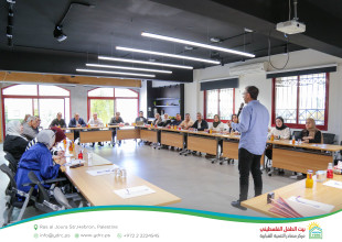 مركز مصادر يوقّع اتفاقيات مشروع "شركاء من أجل التمكين" مع المؤسسات الشريكة في الخليل