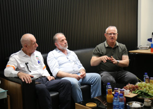 زيارة الدكتور سمير جرّاد لمركز مصادر التنمية الشبابية &ndash; الخليل