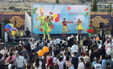 مركز مصادر ينظم عرض فوزي موزي وتوتي  وسط حضور المئات من الأطفال والعائلات