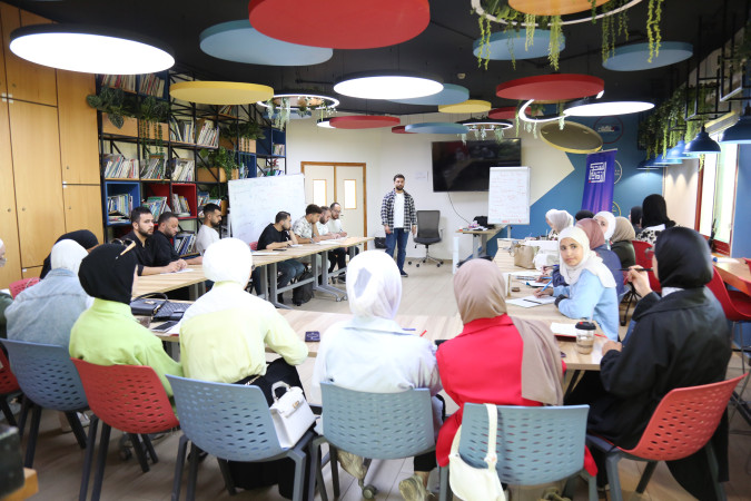 انطلاق تدريب "English For Travel" في البيت الأمريكي بمركز مصادر التنمية الشبابية