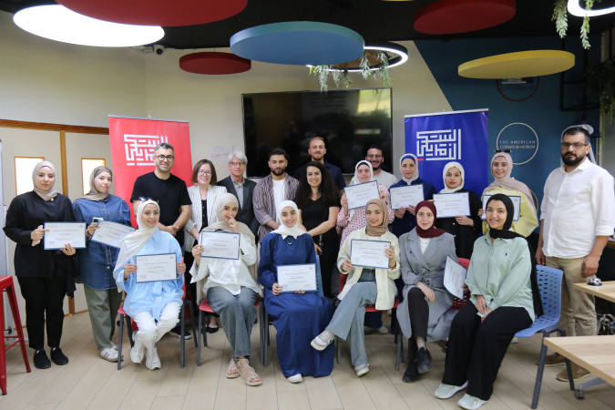 اختتام دورة "English for Business" ضمن أنشطة البيت الأمريكي في الخليل وتخريج المشاركين