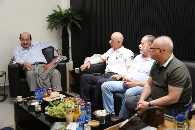 زيارة الدكتور سمير جرّاد لمركز مصادر التنمية الشبابية &ndash; الخليل